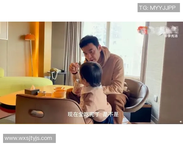 足球明星恶搞儿子视频引发热议网友纷纷点赞称其父爱满满 足球明星恶搞儿子视频引发热议网友纷纷点赞称其父爱满满